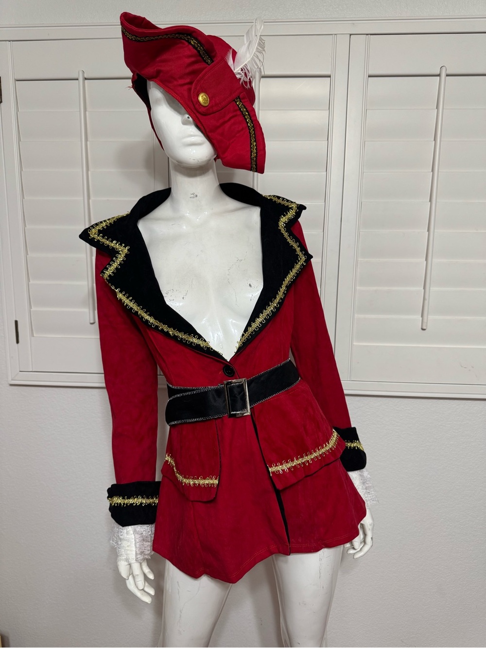 Med red pirate jacket hat costume Rennisance dress outfit vintage